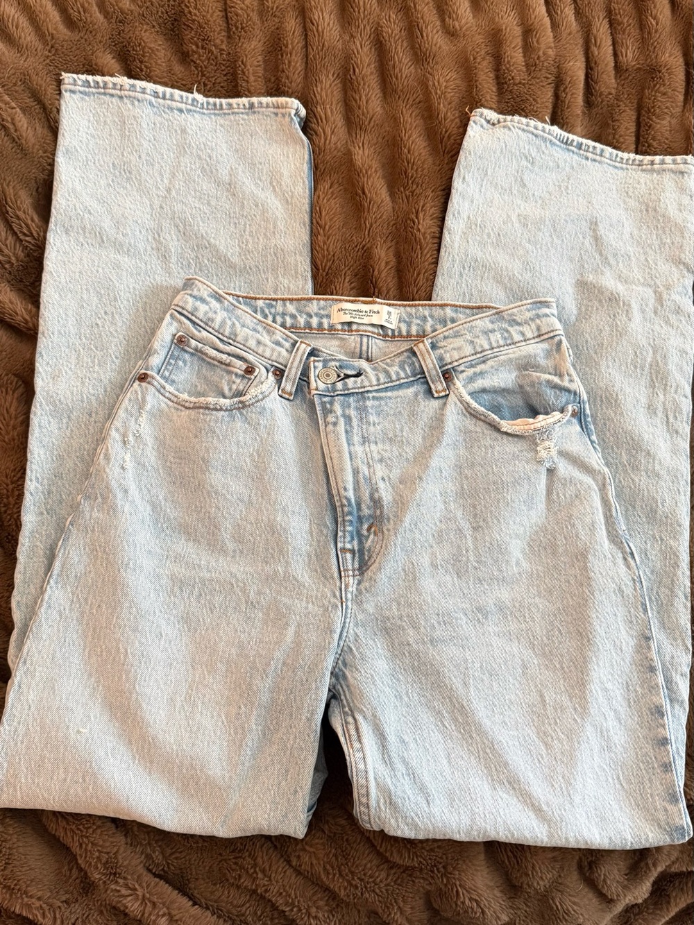 Abercrombie & Fitch ‘90s Relaxed Jean High Rise, Light Wash - Size 26/2R